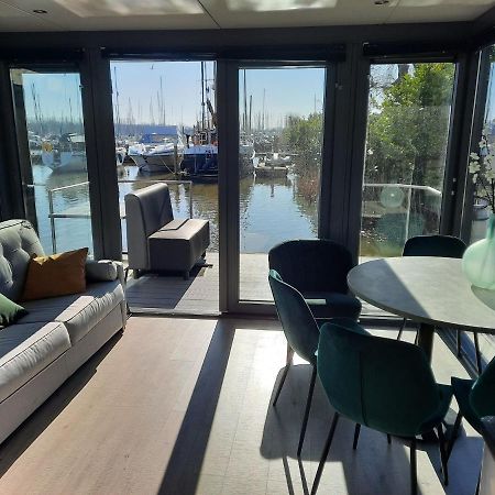 Waterfront Houseboat Near The Centre Hotel Monnickendam Exterior photo
