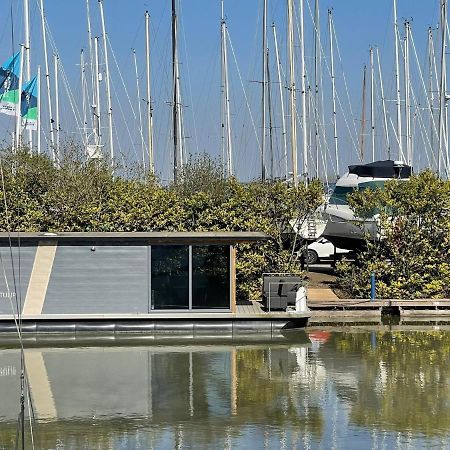 Waterfront Houseboat Near The Centre Hotel Monnickendam Exterior photo