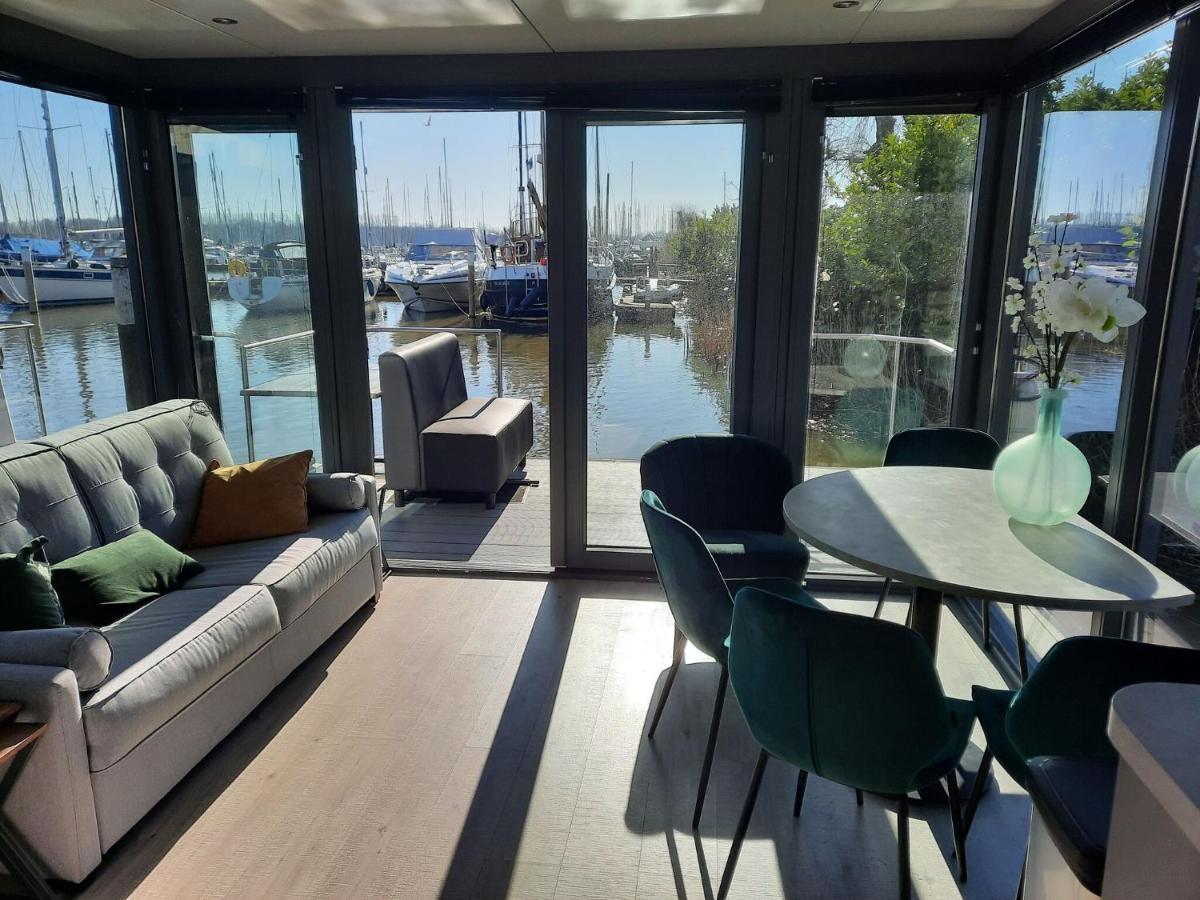 Waterfront Houseboat Near The Centre Hotel Monnickendam Exterior photo