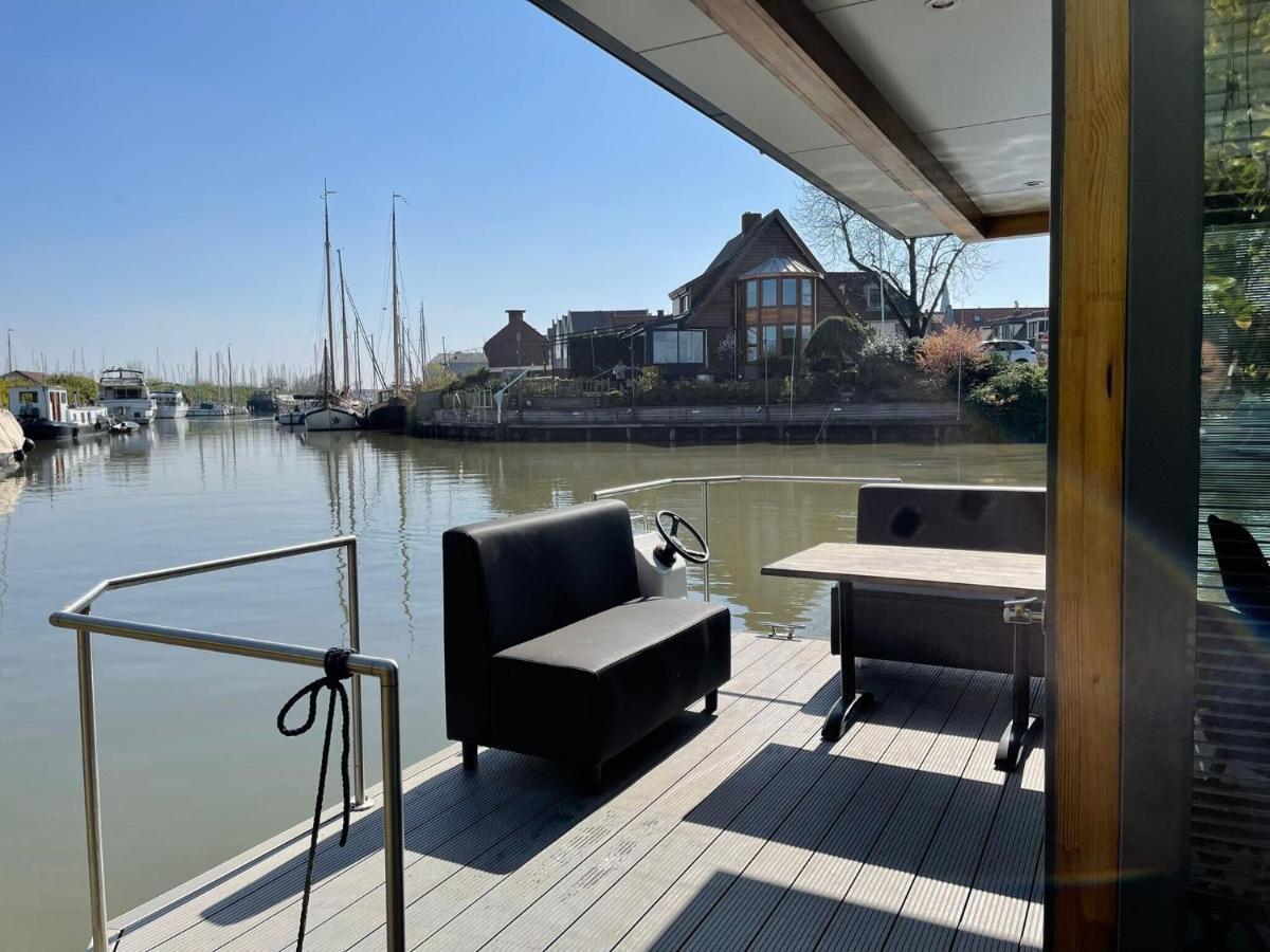 Waterfront Houseboat Near The Centre Hotel Monnickendam Exterior photo