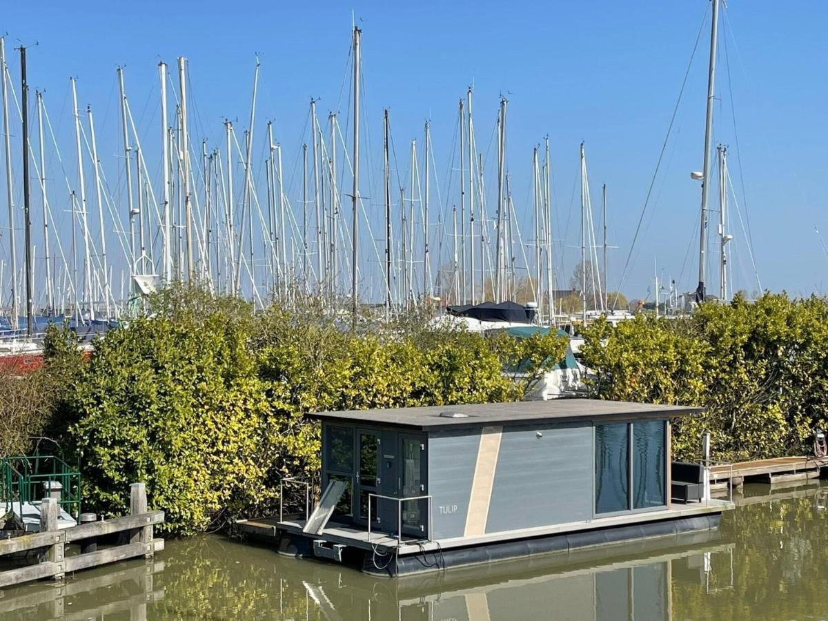 Waterfront Houseboat Near The Centre Hotel Monnickendam Exterior photo