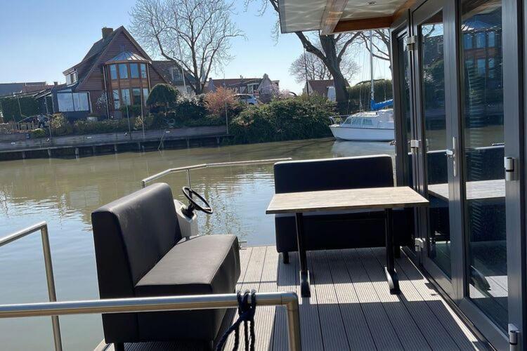 Waterfront Houseboat Near The Centre Hotel Monnickendam Exterior photo